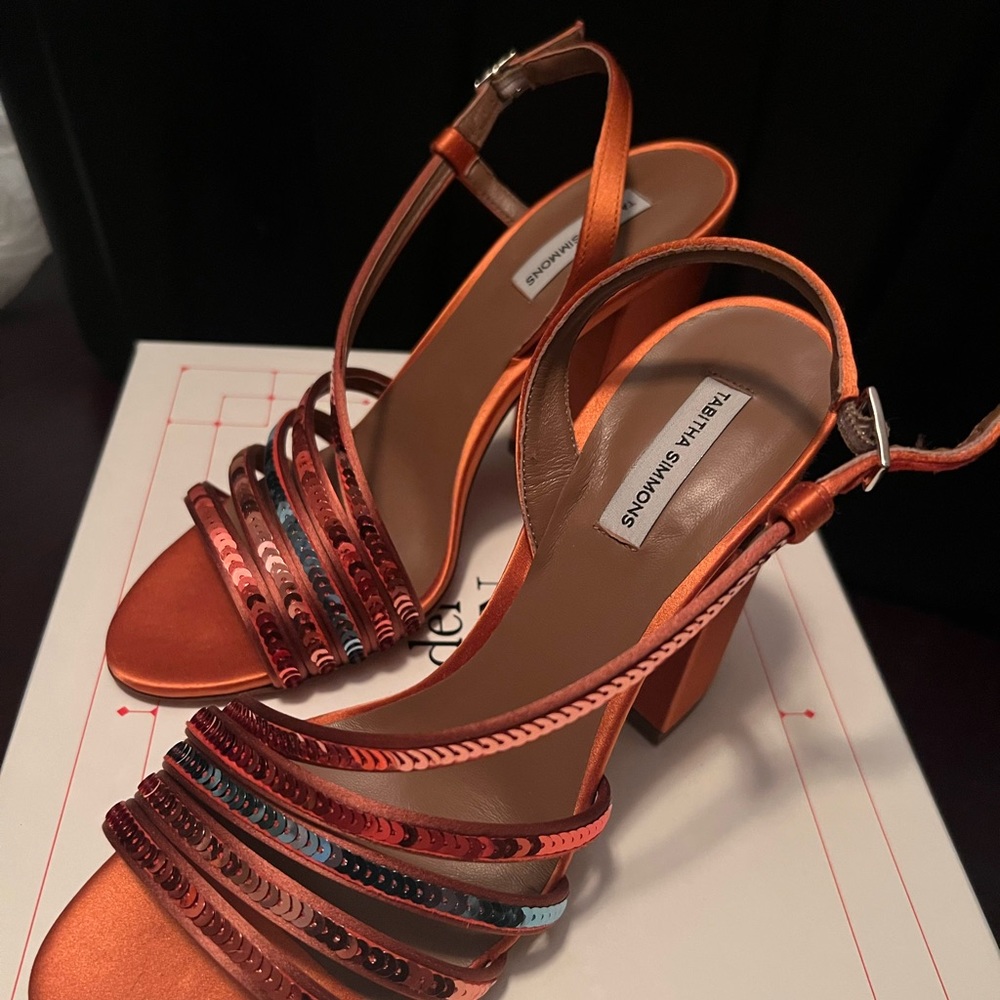 Thabita Simmons. Size 8
